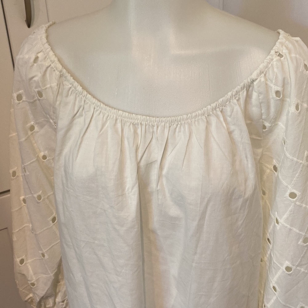 🛑LAST CHANCE🛑A NEW DAY Pullover Peasant Top - Picture 3 of 13